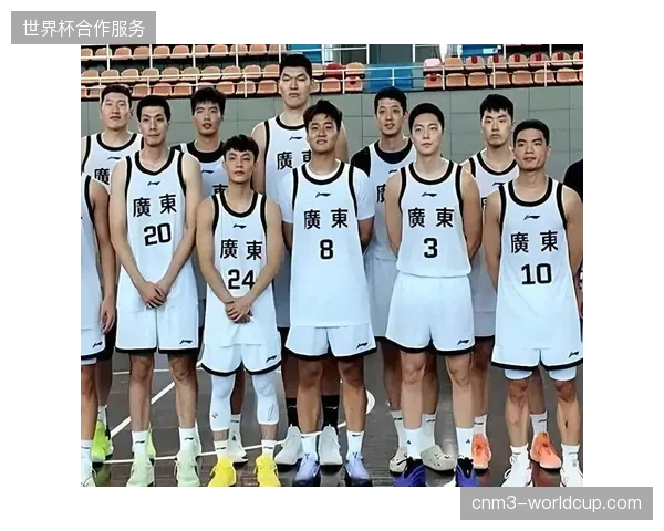任骏飞利用丰富的比赛经验和精准的防守站位，成为广东队防守体系中的重要粘合剂